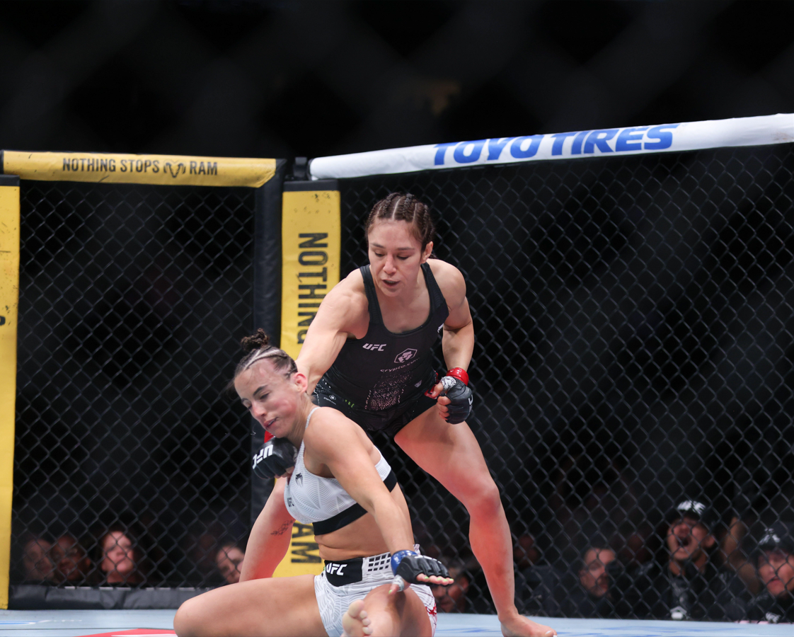 PRESALE: Alexa Grasso 8x10 Photo With Beckett COA & Free Shipping