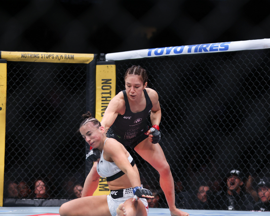 PRESALE: Alexa Grasso 11x14 Photo With Beckett COA & Free Shipping