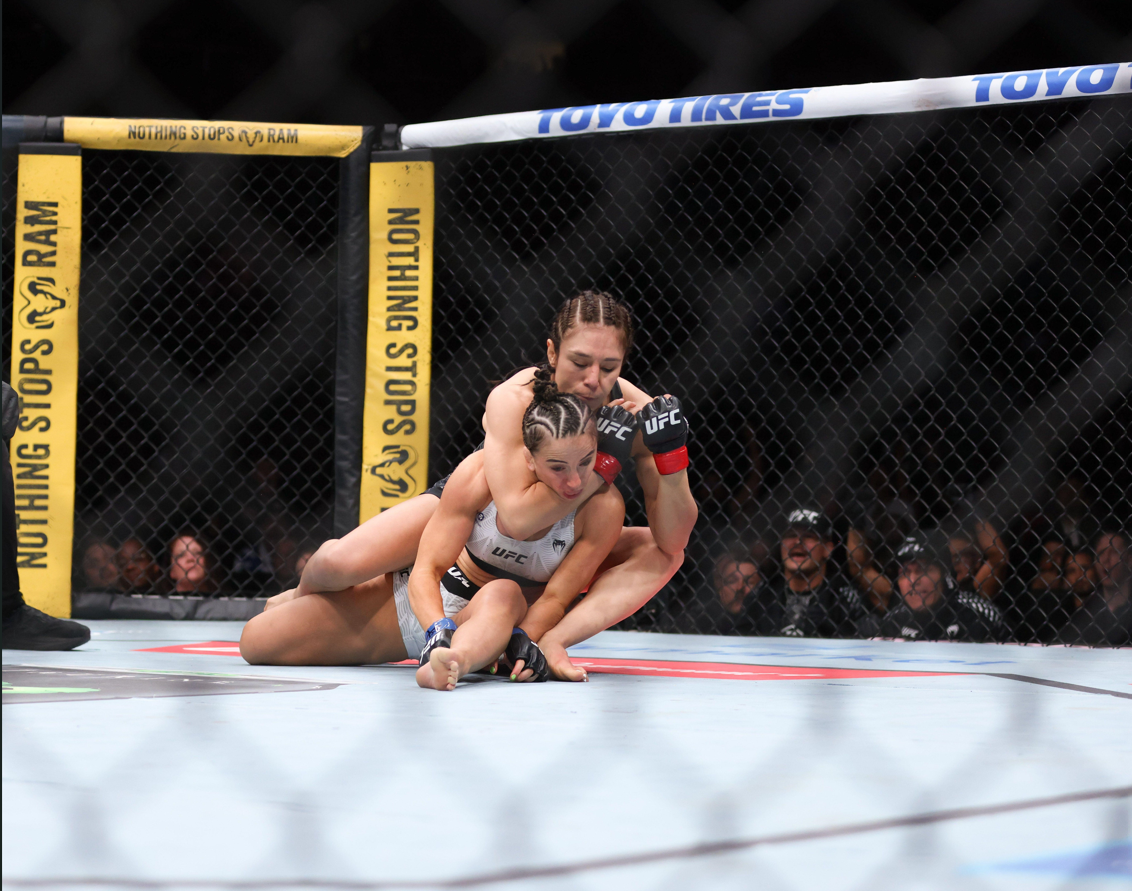 PRESALE: Alexa Grasso 8x10 Photo With Beckett COA & Free Shipping