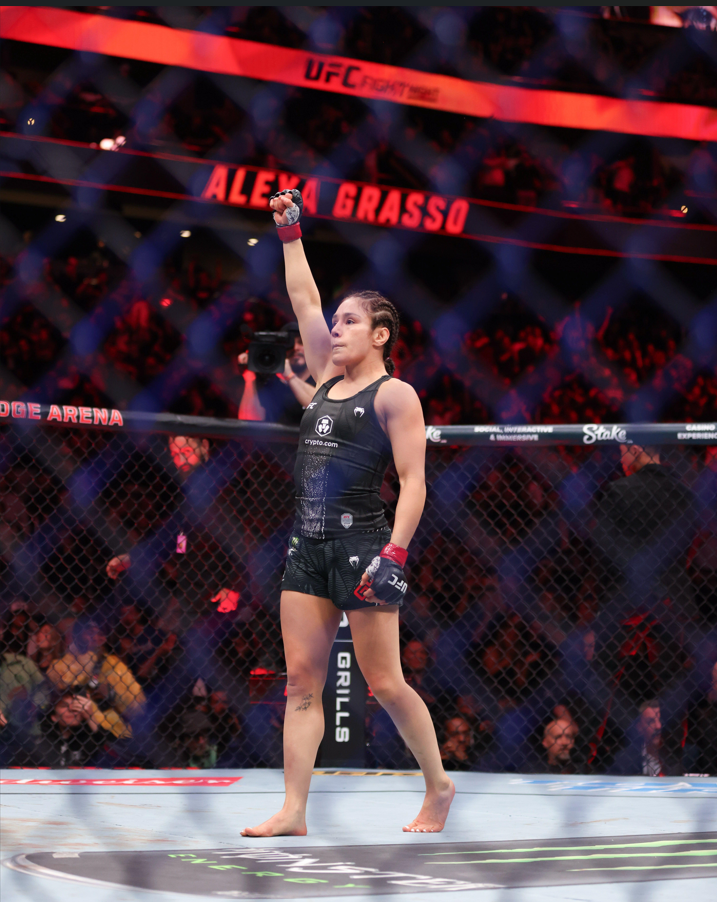 PRESALE: Alexa Grasso 8x10 Photo With Beckett COA & Free Shipping