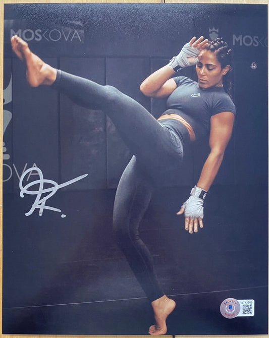 Tabatha Ricci Signed 8x10 Photo with Beckett COA & Free Shipping!