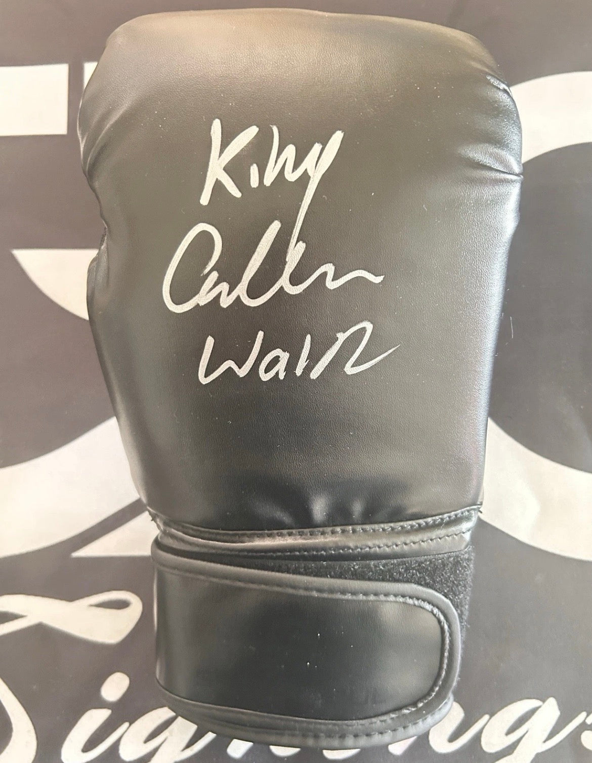 “King” Callum Walsh Signed Glove with Beckett COA & Free Shipping!