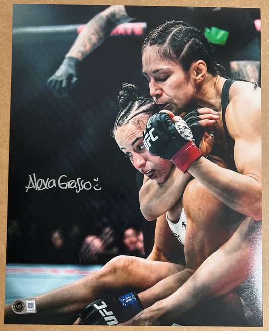 Alexa Grasso Signed 11x14 Photo with Beckett COA & Free Shipping!