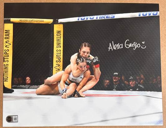 Alexa Grasso Signed 11x14 Photo with Beckett COA & Free Shipping!