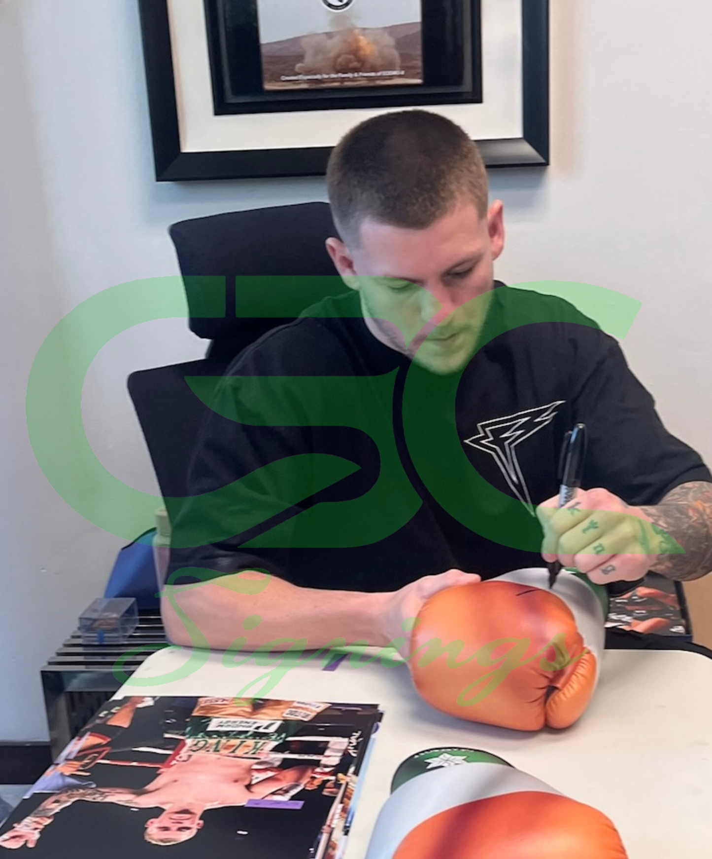 “King” Callum Walsh Signed Glove with Beckett COA & Free Shipping!